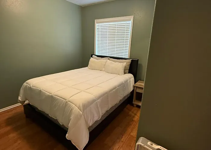 Spacious Retreat On A Quiet Street