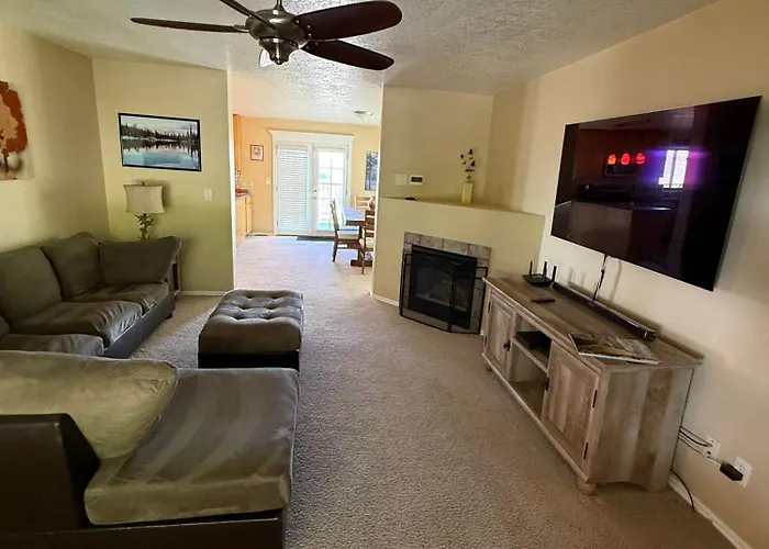 Spacious Retreat On A Quiet Street *
